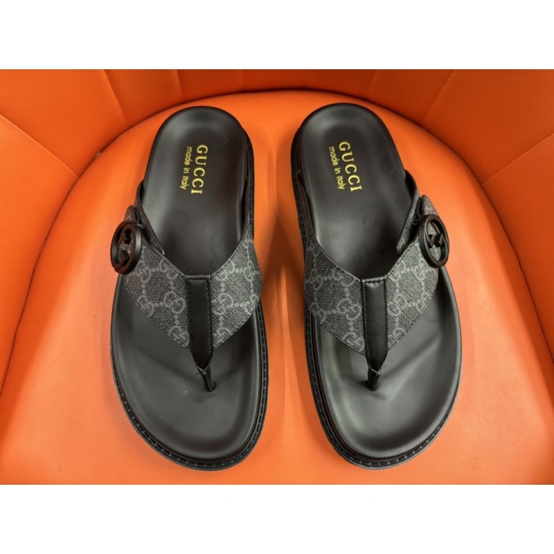 G*u*i slippers